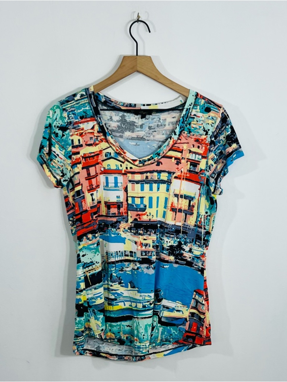 Cupio Short Sleeve Pullover V Neck Colorful City Soft Comfy Stretch Top Size L